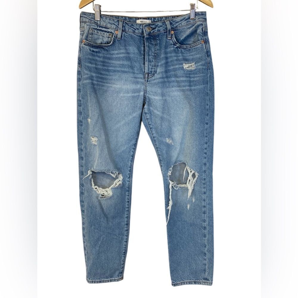 Forever 21 Relaxed Tapered Button Fly High Rise Distressed Jeans Size 31